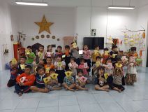 Giờ HĐTH steam thiết kế bưu thiếp từ nguyên vật liệu tự nhiên tặng bà,tặng mẹ ngày 20/10 của các bạn lớp C5