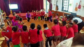 Ảnh hoạt động âm nhạc lớp A3