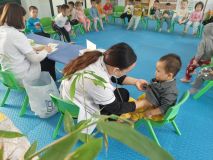 Hoạt động khám sức khỏe định kì lớp D1