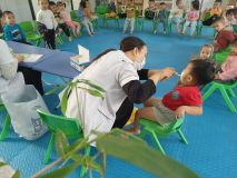 Hoạt động khám sức khỏe định kì lớp D1