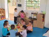 Hoạt động chơi ở góc Bé chơi với búp bê