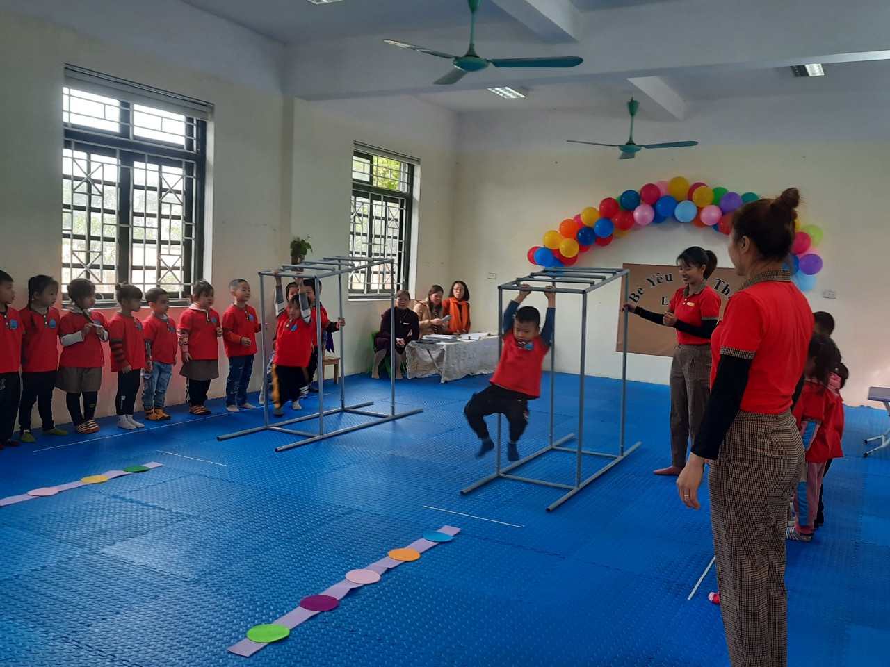 Tiết dạy 5T: GDTC: Đu xà - bật liên tục – ném trúng đích