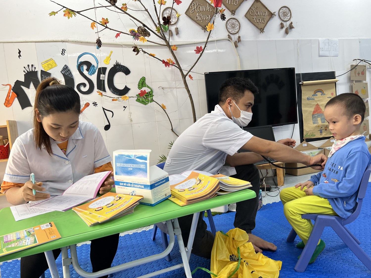 Khám sức khoẻ cho trẻ (2)